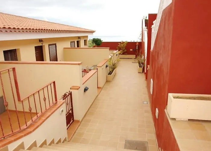 House With Jacuzzi In *