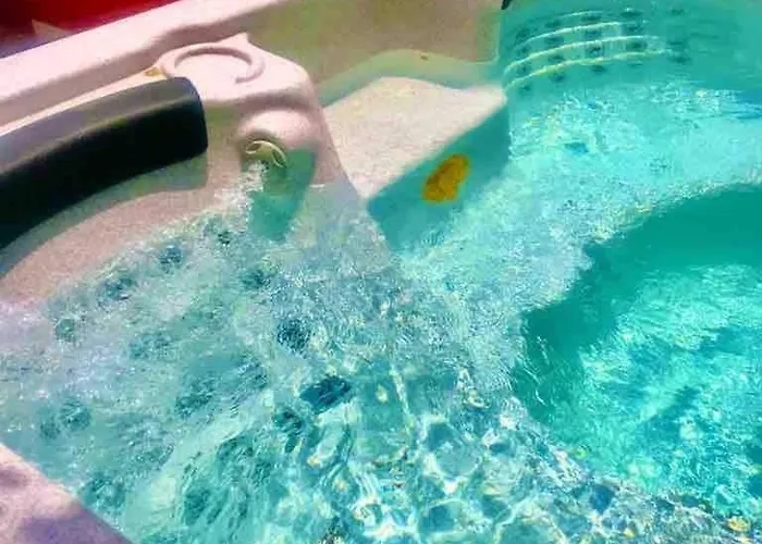 House With Jacuzzi In * アデヘ