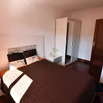 Apartment House With Jacuzzi In