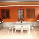 House With Jacuzzi In Διαμέρισμα *