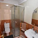Apartment House With Jacuzzi In
