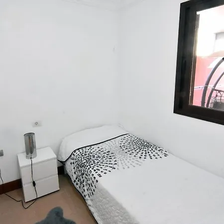 Apartment House With Jacuzzi In *
